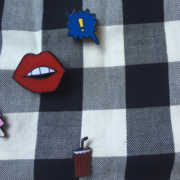 SALE  Enamel Pin Set Lips Kiss Mouth Set of 5 OMG - Picture 2 of 4